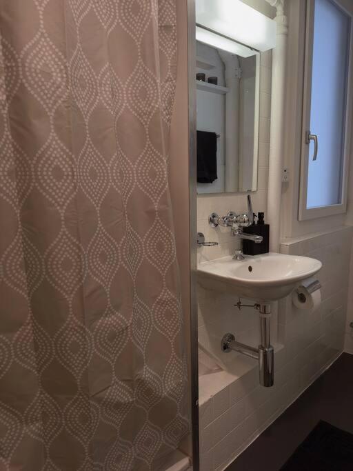 Suesse Wohnung In Zuercher Altstadt 3 취리히 외부 사진